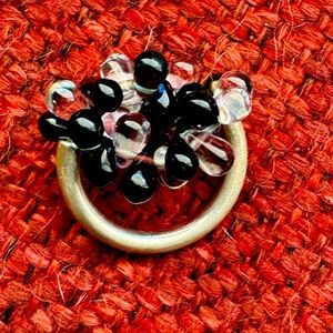 One size expandable silver and glass bead ring.